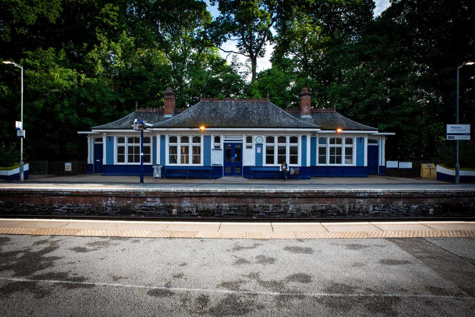pitlochry-the-holiday-train-sir-edwards-roadtrip