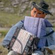 A funny musician on the road to Lewis