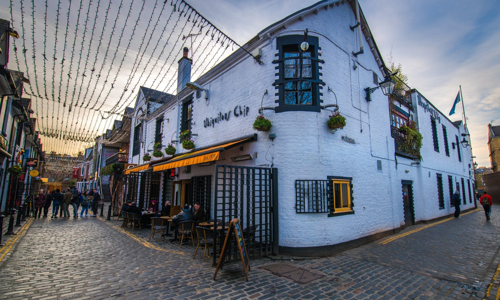 ashton-lane-the-street-of-glasgow-nights-sir-edwards-roadtrip