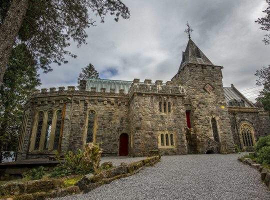 Une église de bric et de broc