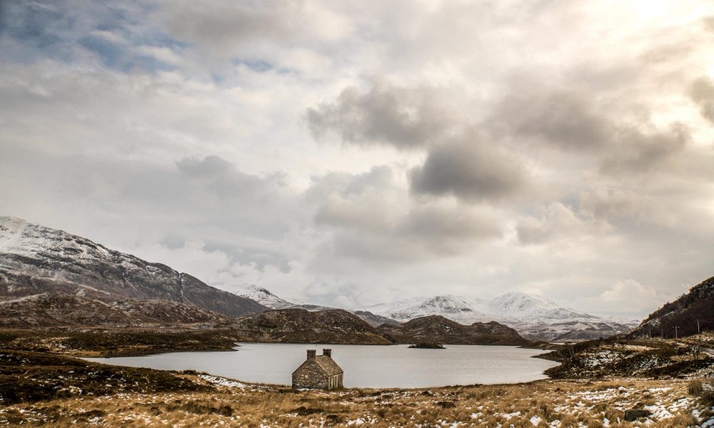 the-little-house-on-the-banks-of-the-loch-sir-edwards-roadtrip