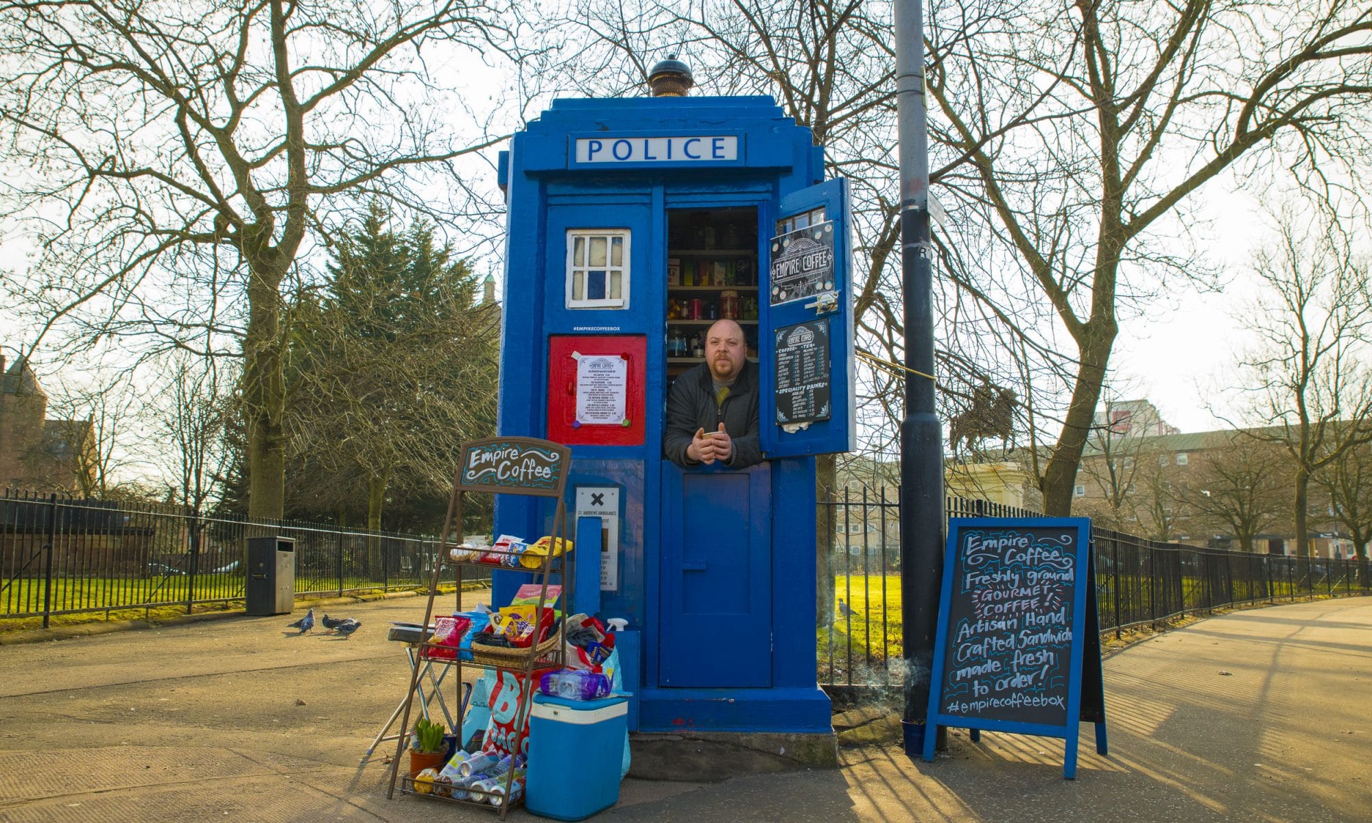 Un café au poste de police