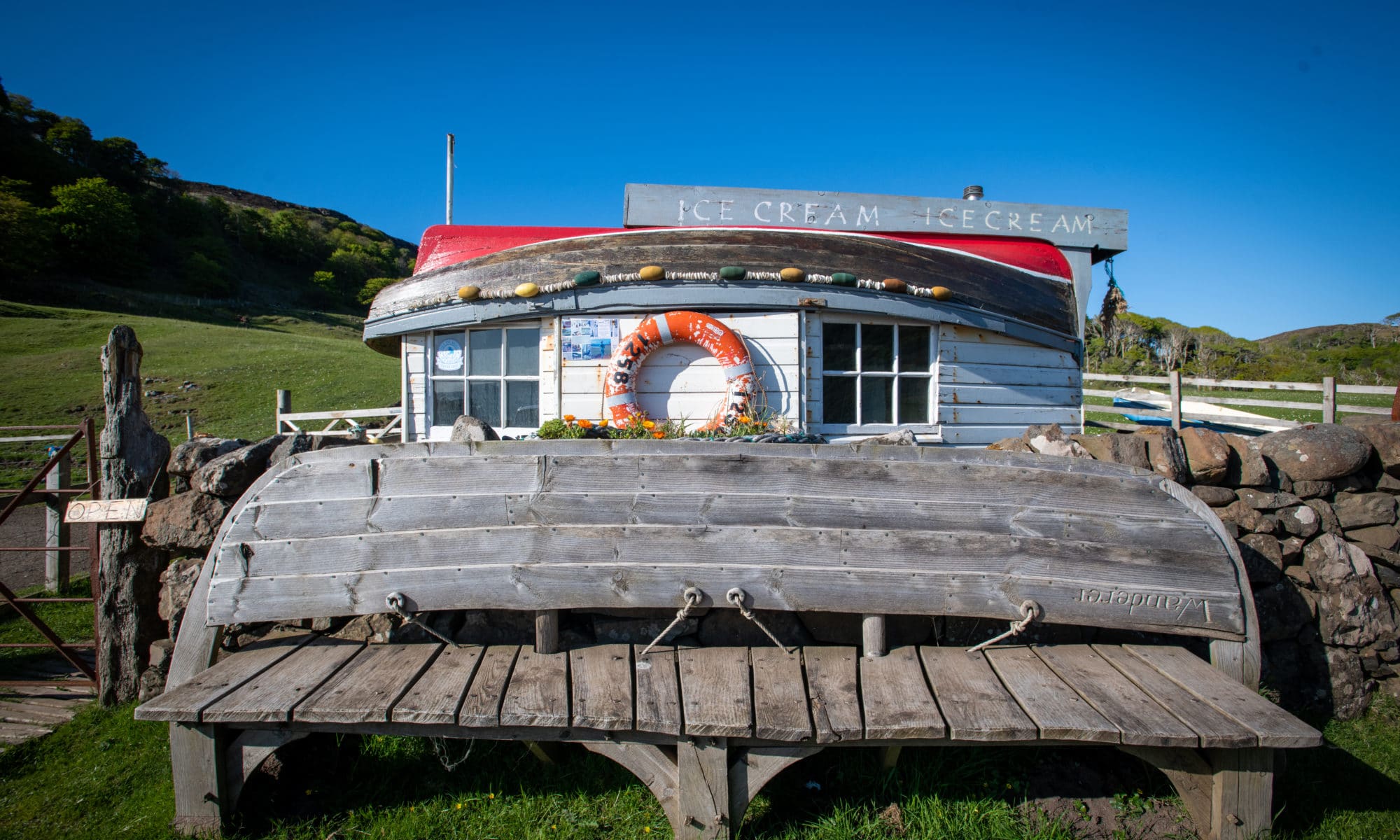 an-ice-cream-at-calgary-bay-sir-edwards-roadtrip