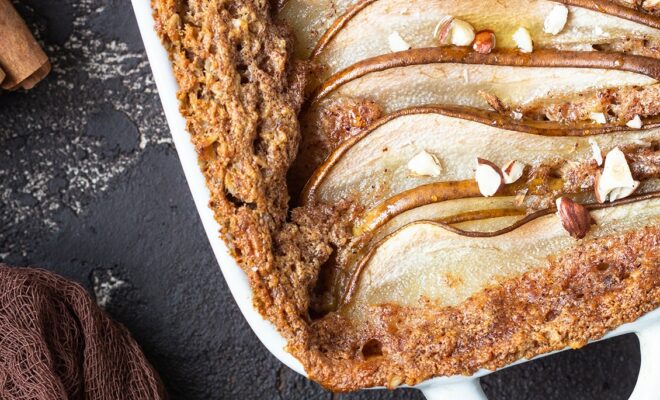 Pear and gingerbread crumble