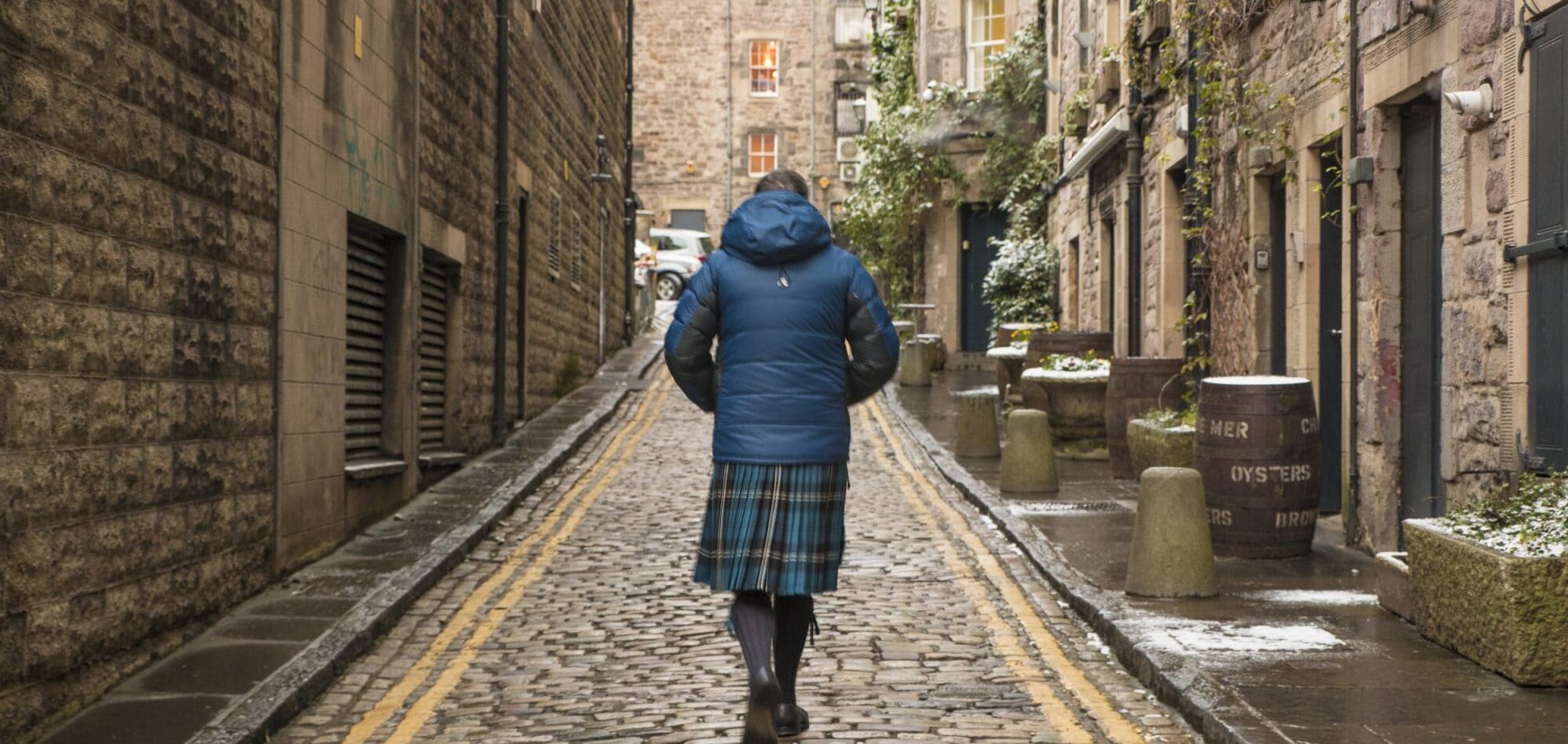 El kilt y el anorak de plumas