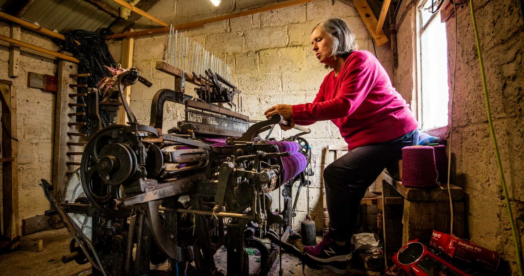 En un taller de Harris Tweed
