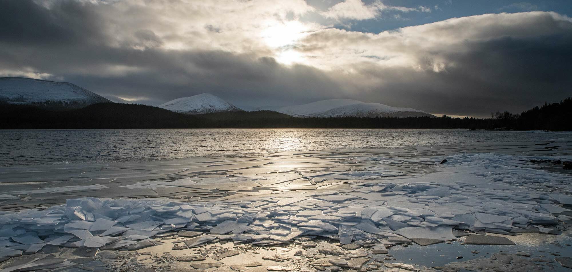 El frío pasa de largo en el Loch Morlich