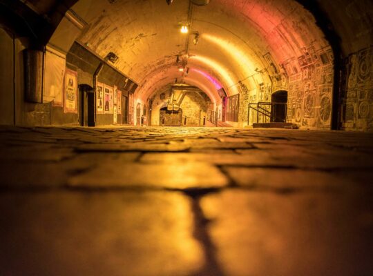 In Aberdeen, the night takes place “underground”!